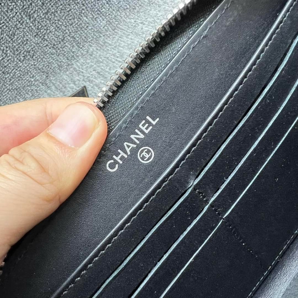 100% Authentic CHANEL Patent Leather Wallet - Picture 12 of 14